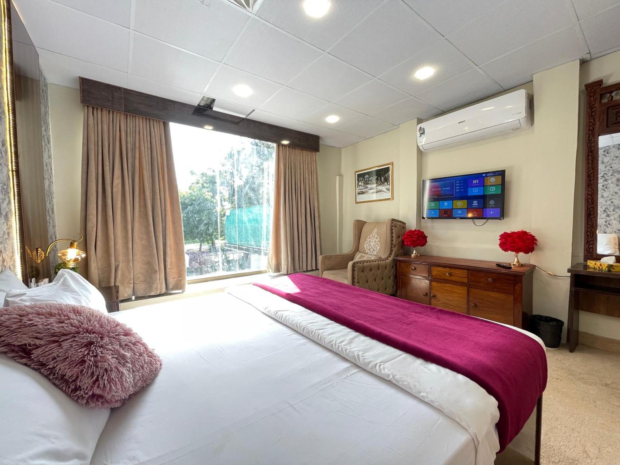 The Life Style Lodges Opp Centaurus Mall Islamabad Exterior photo