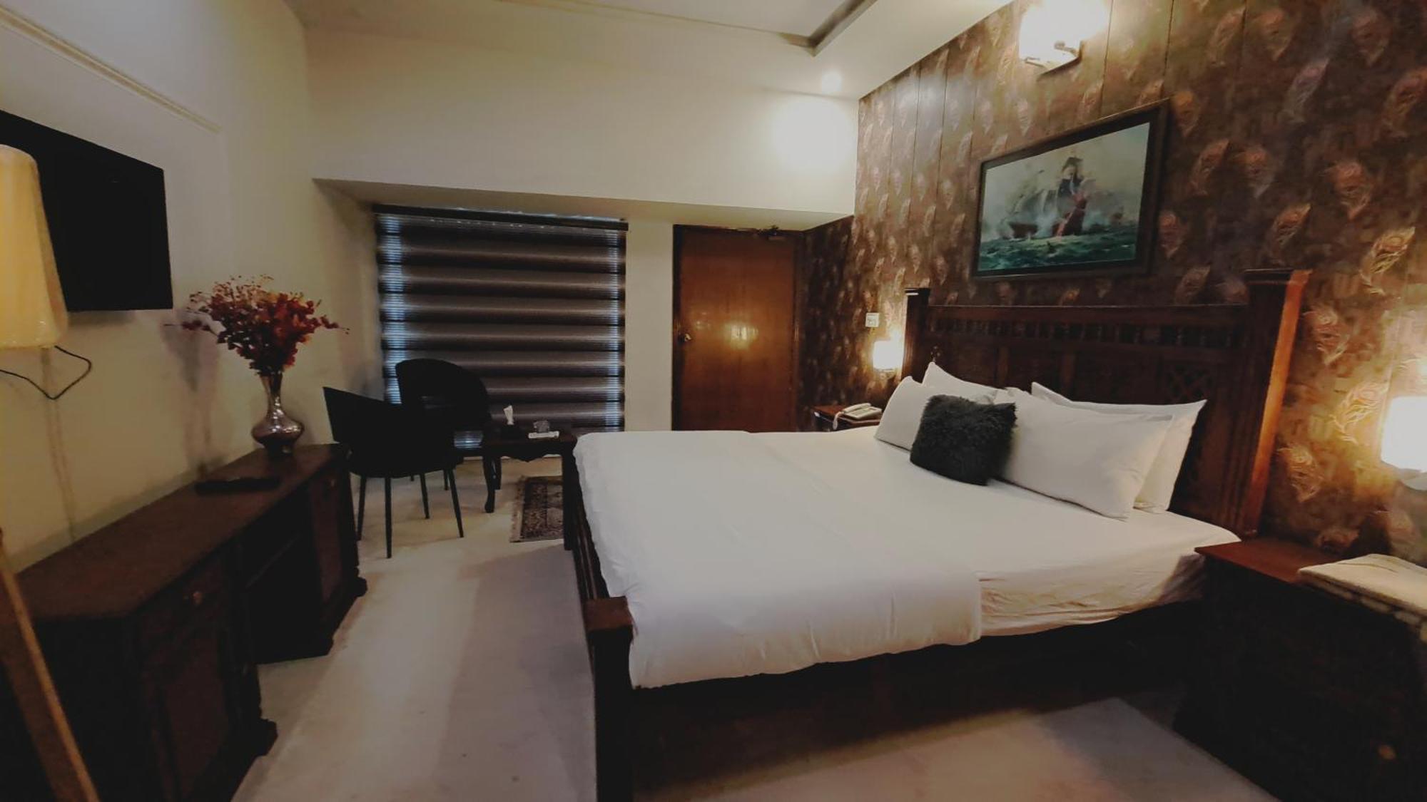 The Life Style Lodges Opp Centaurus Mall Islamabad Exterior photo